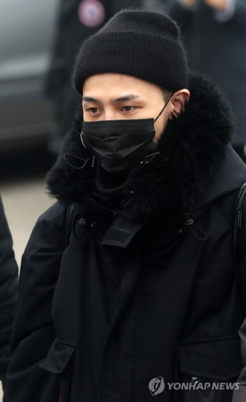 G-Dragon - BigBang và những hình ảnh đáng nhớ ngày nhập ngũ - Ảnh 5. G-Dragon - BigBang và những hình ảnh đáng nhớ ngày nhập ngũ - Ảnh 5.