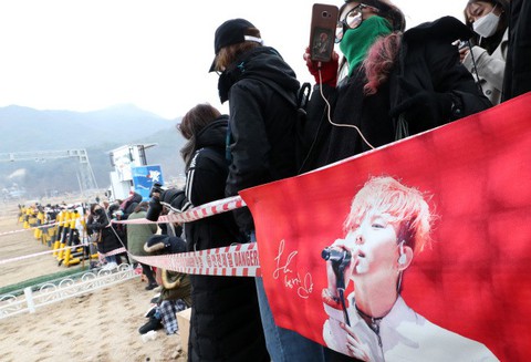 G-Dragon - BigBang và những hình ảnh đáng nhớ ngày nhập ngũ - Ảnh 8. G-Dragon - BigBang và những hình ảnh đáng nhớ ngày nhập ngũ - Ảnh 8.