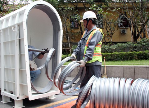 Xem người Nhật trình diễn công nghệ lót ống không đào đường - Ảnh 4. Xem người Nhật trình diễn công nghệ lót ống không đào đường - Ảnh 4.