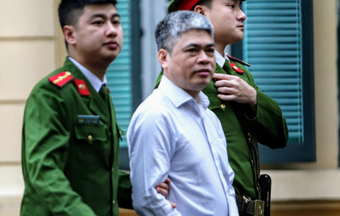 Nguyễn Xuân Sơn bất ngờ khai mua nhà cho nguyên kế toán trưởng PVN - Ảnh 1. Nguyễn Xuân Sơn bất ngờ khai mua nhà cho nguyên kế toán trưởng PVN - Ảnh 1.