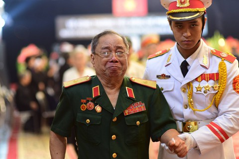 Vị tướng cùng tuổi con gà ngậm ngùi tiễn biệt ông Sáu Khải - Ảnh 1. Vị tướng cùng tuổi con gà ngậm ngùi tiễn biệt ông Sáu Khải - Ảnh 1.