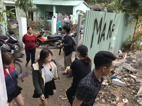 Người dân Đà Nẵng bức xúc vì bị bịt lối ra biển - Ảnh 3. Người dân Đà Nẵng bức xúc vì bị bịt lối ra biển - Ảnh 3.