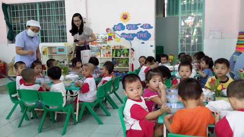 Bài học nhân văn từ phụ huynh - Ảnh 1. Bài học nhân văn từ phụ huynh - Ảnh 1.
