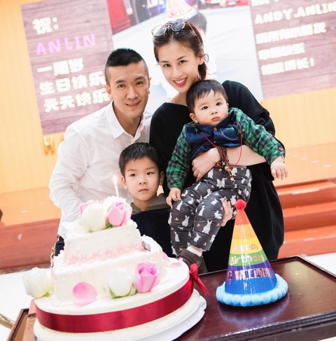 Huỳnh Thánh Y và chiếc áo cưới 10 năm đợi chờ - Ảnh 3. Huỳnh Thánh Y và chiếc áo cưới 10 năm đợi chờ - Ảnh 3.