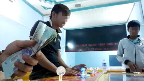 Đánh bạc online: Chủ đầy túi, con bạc trắng tay - Ảnh 1. Đánh bạc online: Chủ đầy túi, con bạc trắng tay - Ảnh 1.