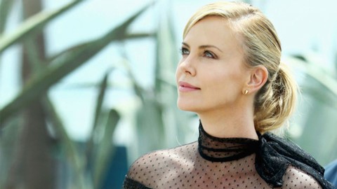 Charlize Theron - viên ngọc quý Nam Phi của Hollywood - Ảnh 11. Charlize Theron - viên ngọc quý Nam Phi của Hollywood - Ảnh 11.