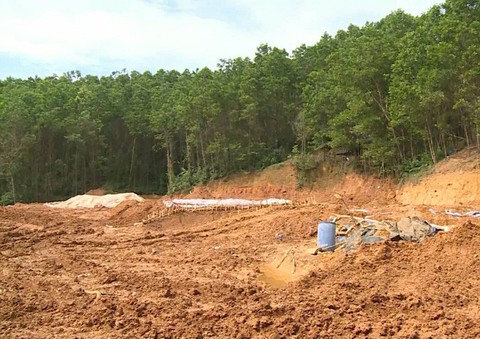 Bộ tài nguyên yêu cầu dừng khai thác tận thu vàng ở Bồng Miêu - Ảnh 1. Bộ tài nguyên yêu cầu dừng khai thác tận thu vàng ở Bồng Miêu - Ảnh 1.