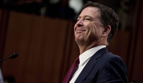 Cựu giám đốc FBI bị tố sai phạm trong xử lý các tài liệu về ông Trump - Ảnh 1. Cựu giám đốc FBI bị tố sai phạm trong xử lý các tài liệu về ông Trump - Ảnh 1.
