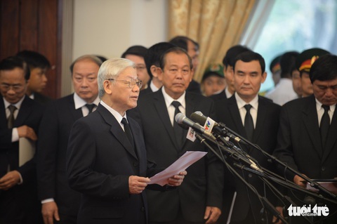 Hàng ngàn người tiễn cố Thủ tướng Phan Văn Khải về đất mẹ - Ảnh 1. Hàng ngàn người tiễn cố Thủ tướng Phan Văn Khải về đất mẹ - Ảnh 1.