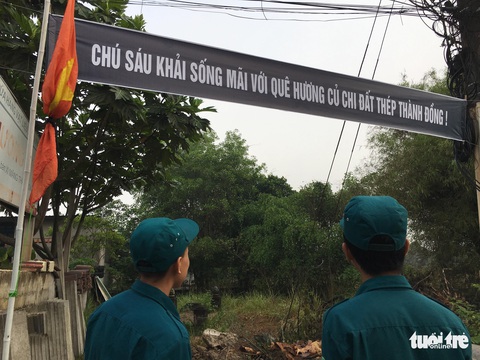 Hàng ngàn người tiễn cố Thủ tướng Phan Văn Khải về đất mẹ - Ảnh 16. Hàng ngàn người tiễn cố Thủ tướng Phan Văn Khải về đất mẹ - Ảnh 16.