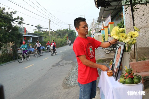 Hàng ngàn người tiễn cố Thủ tướng Phan Văn Khải về đất mẹ - Ảnh 19. Hàng ngàn người tiễn cố Thủ tướng Phan Văn Khải về đất mẹ - Ảnh 19.