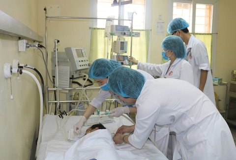 Đắp thuốc nam chữa bỏng, bé 3 tuổi hôn mê - Ảnh 1. Đắp thuốc nam chữa bỏng, bé 3 tuổi hôn mê - Ảnh 1.