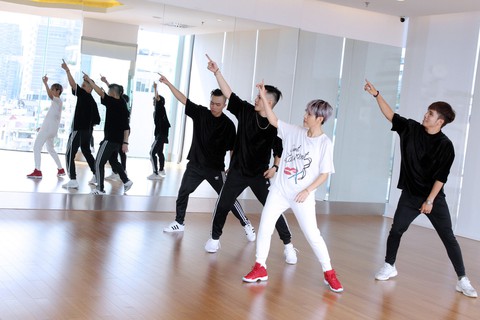 Vũ Cát Tường tung MV You are mine trước giờ đi Nhật - Ảnh 3. Vũ Cát Tường tung MV You are mine trước giờ đi Nhật - Ảnh 3.
