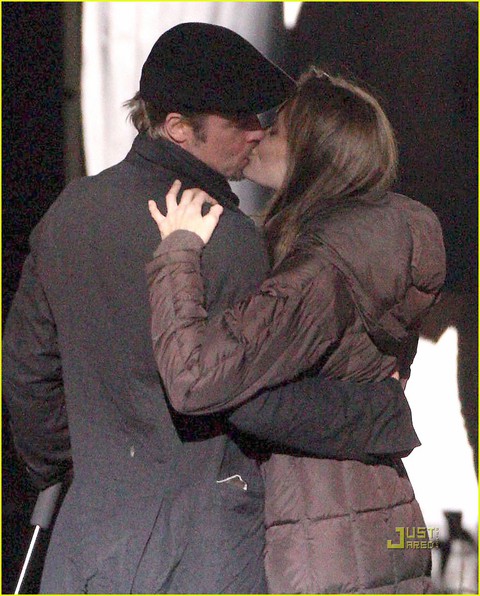 Brad Pitt và Jennifer Aniston tái hợp: trò vịt của truyền thông - Ảnh 4. Brad Pitt và Jennifer Aniston tái hợp: trò vịt của truyền thông - Ảnh 4.