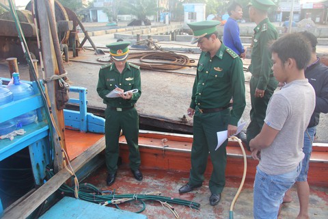 Ngư dân Quảng Ngãi tố bị tàu Trung Quốc cướp phá ở Hoàng Sa - Ảnh 14. Ngư dân Quảng Ngãi tố bị tàu Trung Quốc cướp phá ở Hoàng Sa - Ảnh 14.
