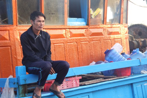 Ngư dân Quảng Ngãi tố bị tàu Trung Quốc cướp phá ở Hoàng Sa - Ảnh 7. Ngư dân Quảng Ngãi tố bị tàu Trung Quốc cướp phá ở Hoàng Sa - Ảnh 7.