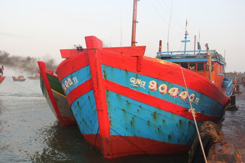 Ngư dân Quảng Ngãi tố bị tàu Trung Quốc cướp phá ở Hoàng Sa - Ảnh 11. Ngư dân Quảng Ngãi tố bị tàu Trung Quốc cướp phá ở Hoàng Sa - Ảnh 11.