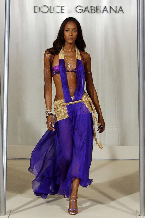 ‘Báo đen’ Naomi Campbell: biểu tượng thời trang 2018 - Ảnh 16. ‘Báo đen’ Naomi Campbell: biểu tượng thời trang 2018 - Ảnh 16.