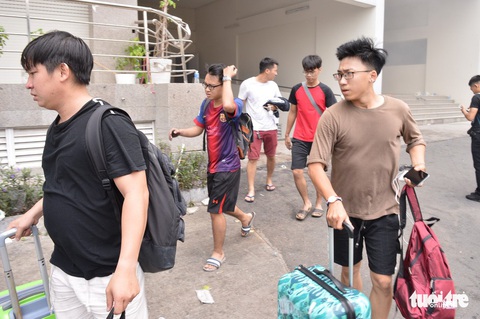 Nhiều người hoảng loạn khi chung cư Carina bất ngờ cháy lại - Ảnh 7. Nhiều người hoảng loạn khi chung cư Carina bất ngờ cháy lại - Ảnh 7.