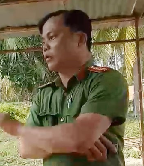 Đình chỉ trưởng công an xã bị tố dẫn côn đồ đánh dân - Ảnh 1. Đình chỉ trưởng công an xã bị tố dẫn côn đồ đánh dân - Ảnh 1.