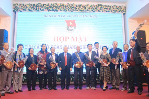 Gặp mặt cựu cán bộ Đoàn các thời kỳ - Ảnh 1. Gặp mặt cựu cán bộ Đoàn các thời kỳ - Ảnh 1.