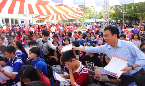 Học sinh Kiên Giang lo lắng việc làm sau khi ra trường - Ảnh 4. Học sinh Kiên Giang lo lắng việc làm sau khi ra trường - Ảnh 4.
