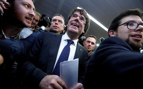 Cảnh sát Đức bắt lãnh đạo li khai Catalonia - Ảnh 1. Cảnh sát Đức bắt lãnh đạo li khai Catalonia - Ảnh 1.