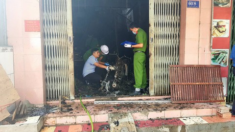 Cháy nhà trong đêm, cha mẹ ngất xỉu, bé 2 tuổi tử vong - Ảnh 4. Cháy nhà trong đêm, cha mẹ ngất xỉu, bé 2 tuổi tử vong - Ảnh 4.