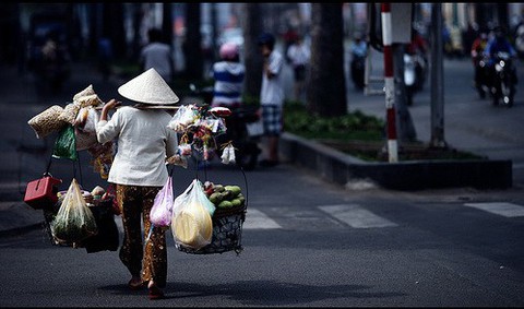 Nước mắt, nụ cười trên chuyến xe buýt liên tỉnh - Ảnh 1. Nước mắt, nụ cười trên chuyến xe buýt liên tỉnh - Ảnh 1.