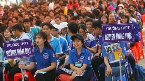 Nhiều ngã rẽ sau tốt nghiệp THPT - Ảnh 1. Nhiều ngã rẽ sau tốt nghiệp THPT - Ảnh 1.