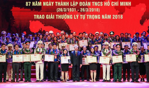 Mừng sinh nhật Đoàn, trao giải thưởng Lý Tự Trọng năm 2018 - Ảnh 3. Mừng sinh nhật Đoàn, trao giải thưởng Lý Tự Trọng năm 2018 - Ảnh 3.