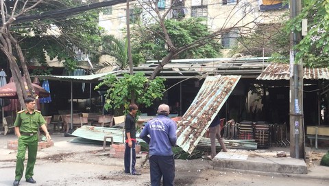 Sau cháy Carina, chung cư tháo rào sắt bít lối thoát hiểm - Ảnh 1. Sau cháy Carina, chung cư tháo rào sắt bít lối thoát hiểm - Ảnh 1.