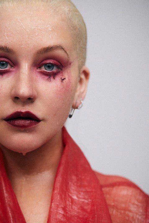 Christina Aguilera: đang ở thời điểm muốn trút bỏ tất cả - Ảnh 11. Christina Aguilera: đang ở thời điểm muốn trút bỏ tất cả - Ảnh 11.