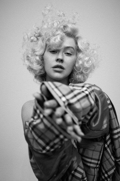 Christina Aguilera: đang ở thời điểm muốn trút bỏ tất cả - Ảnh 18. Christina Aguilera: đang ở thời điểm muốn trút bỏ tất cả - Ảnh 18.