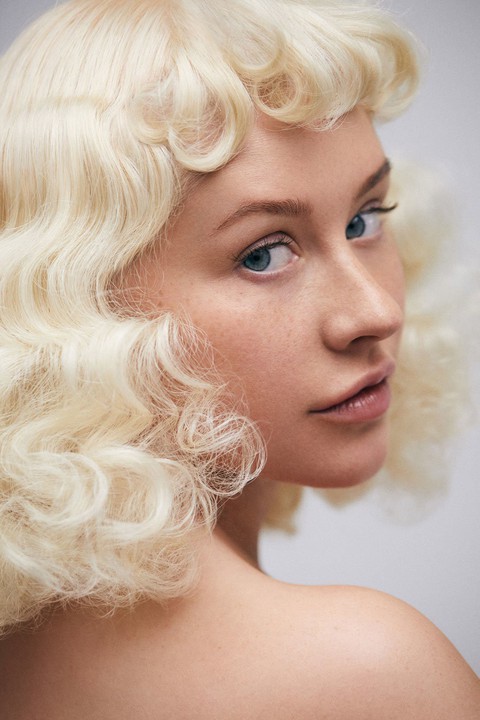 Christina Aguilera: đang ở thời điểm muốn trút bỏ tất cả - Ảnh 10. Christina Aguilera: đang ở thời điểm muốn trút bỏ tất cả - Ảnh 10.
