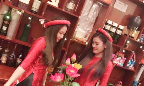 Bar kiểu Nhật ở Sài Gòn: Những khách Nhật si tình - Ảnh 1. Bar kiểu Nhật ở Sài Gòn: Những khách Nhật si tình - Ảnh 1.