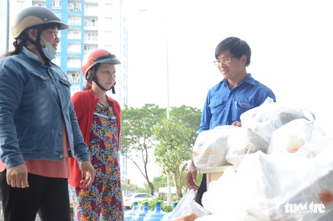 Ngọn lửa tình người trong vụ cháy chung cư Carina - Ảnh 3. Ngọn lửa tình người trong vụ cháy chung cư Carina - Ảnh 3.