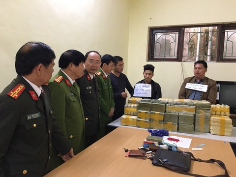 Phá đường dây mua bán 135 bánh heroin và nửa triệu viên ma túy - Ảnh 1. Phá đường dây mua bán 135 bánh heroin và nửa triệu viên ma túy - Ảnh 1.