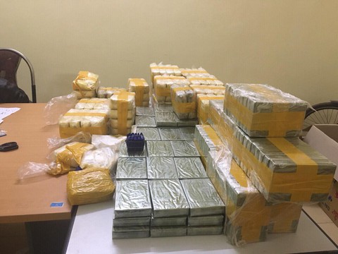 Phá đường dây mua bán 135 bánh heroin và nửa triệu viên ma túy - Ảnh 2. Phá đường dây mua bán 135 bánh heroin và nửa triệu viên ma túy - Ảnh 2.