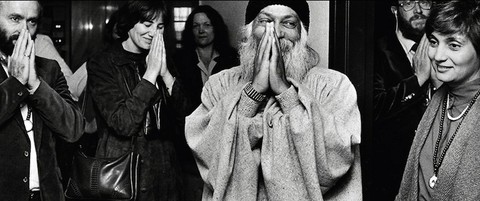 Wild Wild Country: sự sụp đổ của đế chế Osho trong lòng nước Mỹ - Ảnh 7. Wild Wild Country: sự sụp đổ của đế chế Osho trong lòng nước Mỹ - Ảnh 7.
