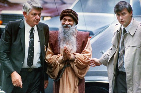 Wild Wild Country: sự sụp đổ của đế chế Osho trong lòng nước Mỹ - Ảnh 6. Wild Wild Country: sự sụp đổ của đế chế Osho trong lòng nước Mỹ - Ảnh 6.