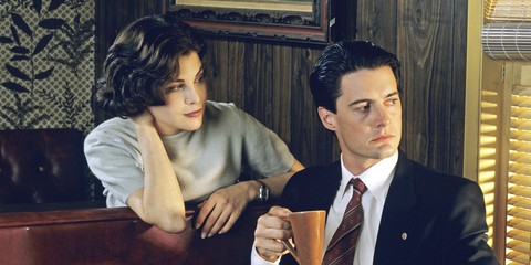 Twin Peaks bắt đầu với một cái xác chết... - Ảnh 5. Twin Peaks bắt đầu với một cái xác chết... - Ảnh 5.