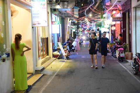Bar kiểu Nhật ở Sài Gòn: Nhu cầu giải tỏa cô đơn - Ảnh 1. Bar kiểu Nhật ở Sài Gòn: Nhu cầu giải tỏa cô đơn - Ảnh 1.