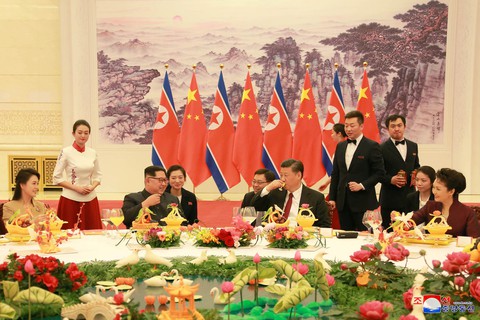Hình ảnh chuyến thăm lịch sử của ông Kim Jong Un tại Trung Quốc - Ảnh 12. Hình ảnh chuyến thăm lịch sử của ông Kim Jong Un tại Trung Quốc - Ảnh 12.