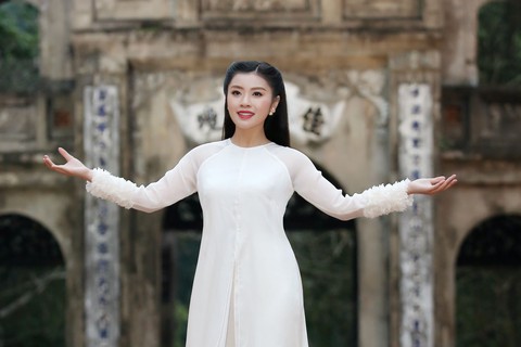 Nhà sư trụ trì chùa Hương tham gia trong MV Lạy mẹ Quan Âm - Ảnh 4. Nhà sư trụ trì chùa Hương tham gia trong MV Lạy mẹ Quan Âm - Ảnh 4.