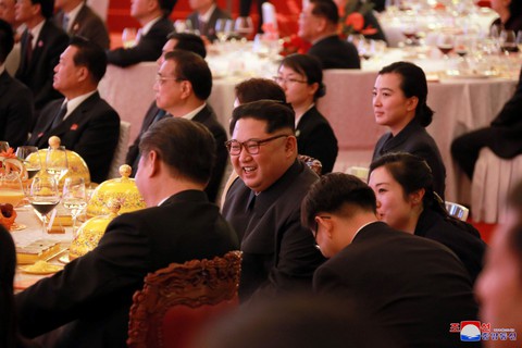 Hình ảnh chuyến thăm lịch sử của ông Kim Jong Un tại Trung Quốc - Ảnh 13. Hình ảnh chuyến thăm lịch sử của ông Kim Jong Un tại Trung Quốc - Ảnh 13.