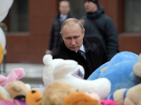 Nga quốc tang 64 người chết cháy, Tổng thống Putin hứa trừng trị kẻ gây họa - Ảnh 1. Nga quốc tang 64 người chết cháy, Tổng thống Putin hứa trừng trị kẻ gây họa - Ảnh 1.