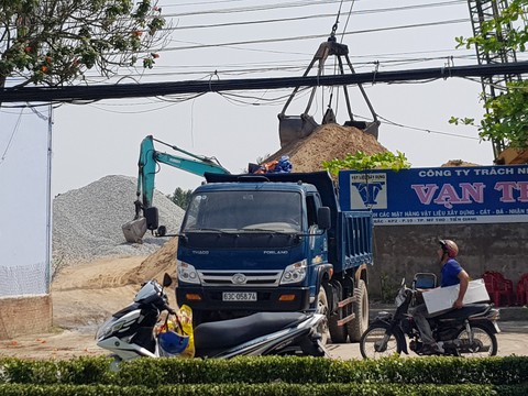 Buộc các bãi cát, đá ra khỏi nội ô Mỹ Tho - Ảnh 1. Buộc các bãi cát, đá ra khỏi nội ô Mỹ Tho - Ảnh 1.