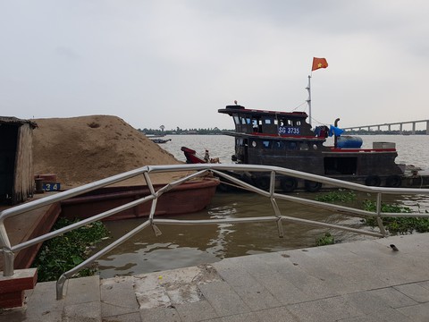 Buộc các bãi cát, đá ra khỏi nội ô Mỹ Tho - Ảnh 2. Buộc các bãi cát, đá ra khỏi nội ô Mỹ Tho - Ảnh 2.