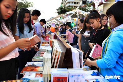 Sách trong thư viện công cộng chưa được nửa quyển/người - Ảnh 1. Sách trong thư viện công cộng chưa được nửa quyển/người - Ảnh 1.